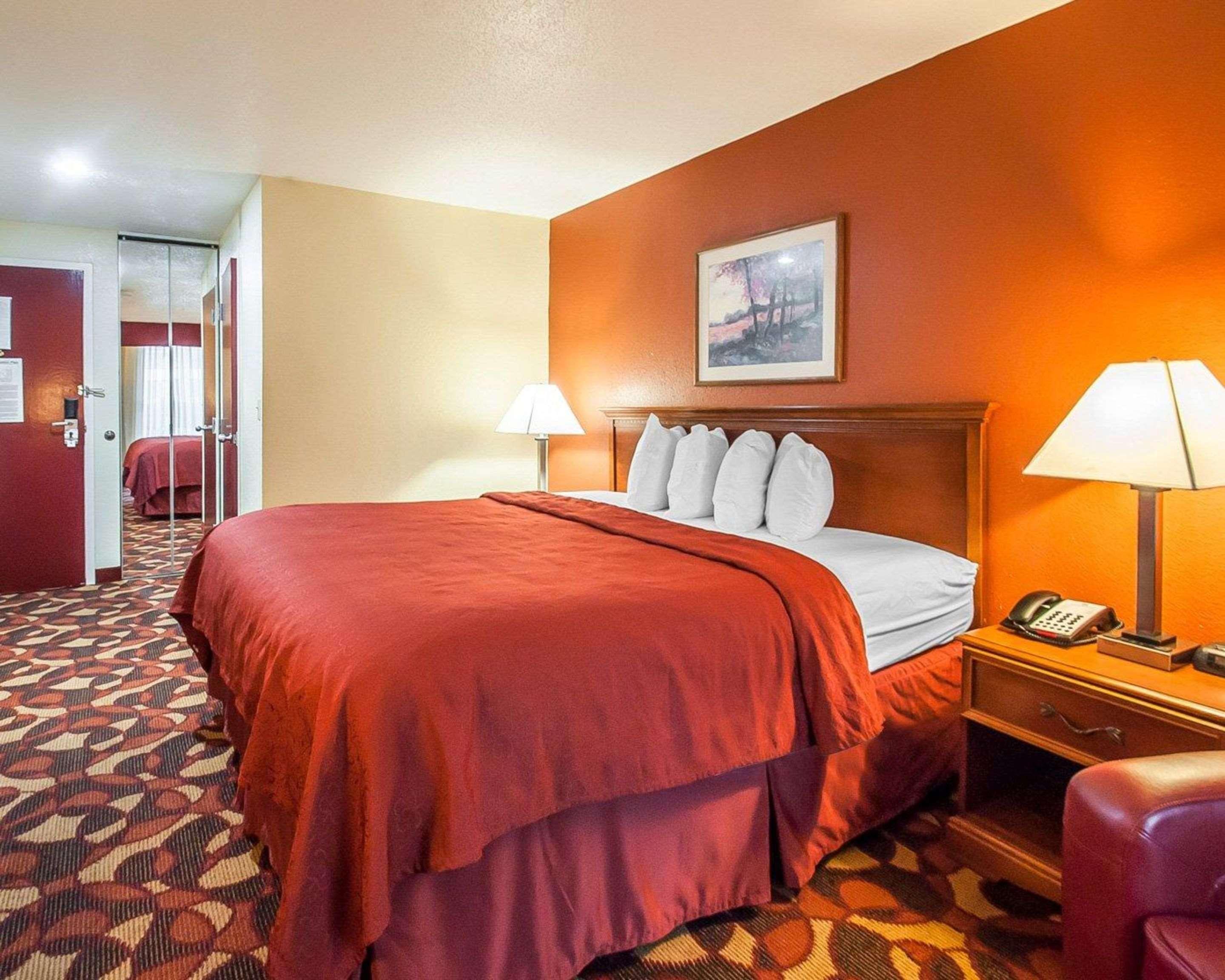 Quality Inn & Suites Kansas City I-435N Near Sports Complex Exteriör bild