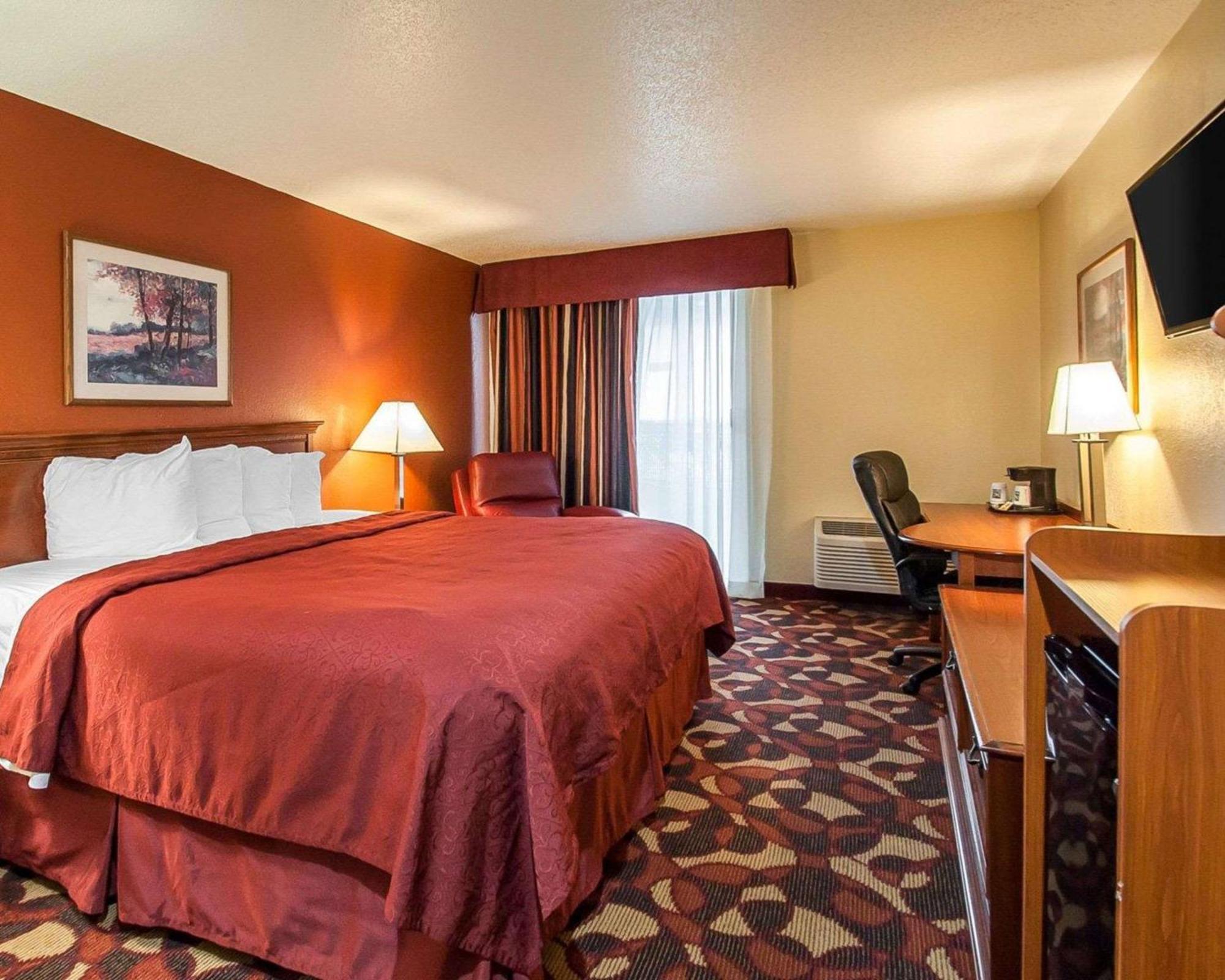 Quality Inn & Suites Kansas City I-435N Near Sports Complex Exteriör bild